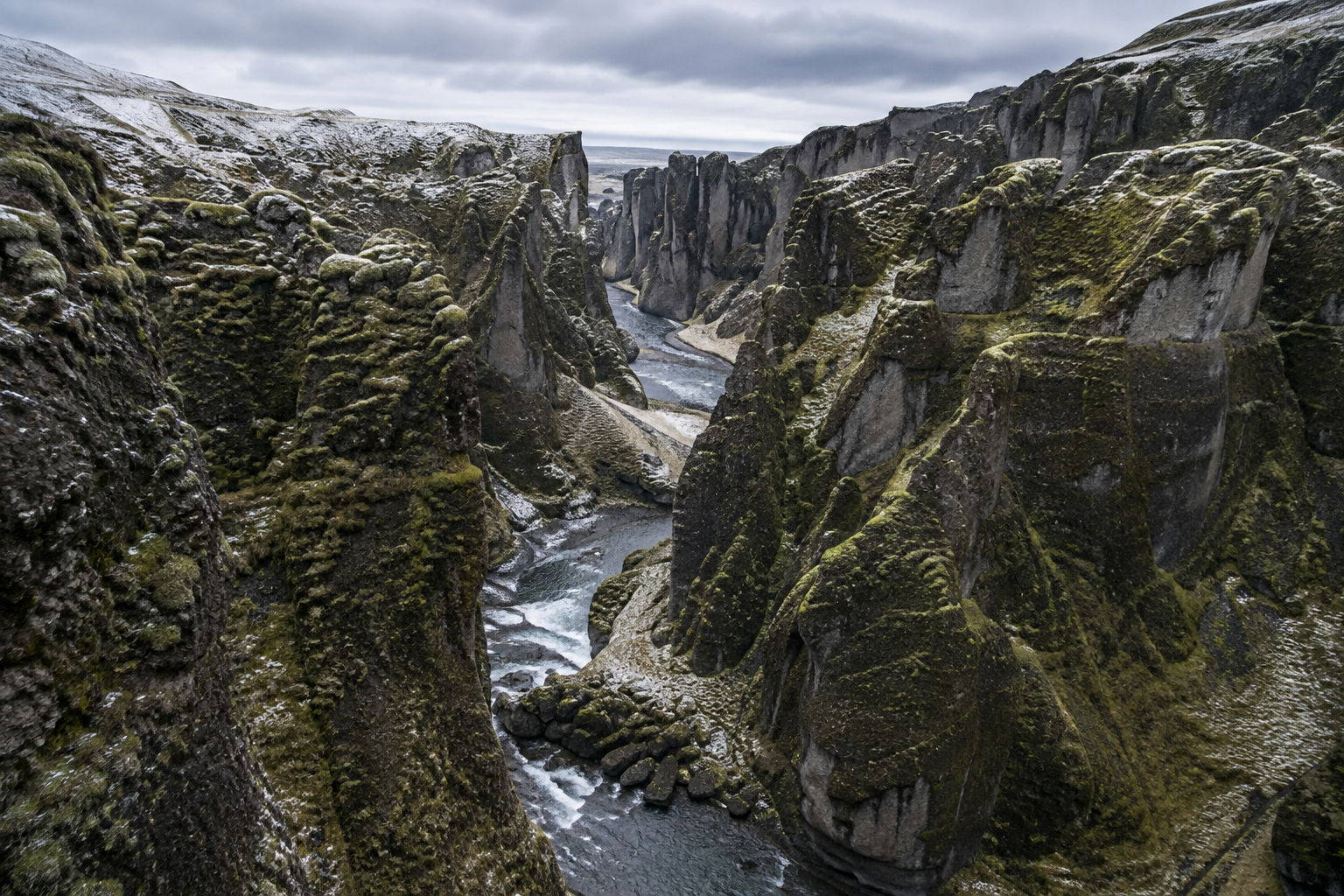 Fjaðrárgljúfur Canyon